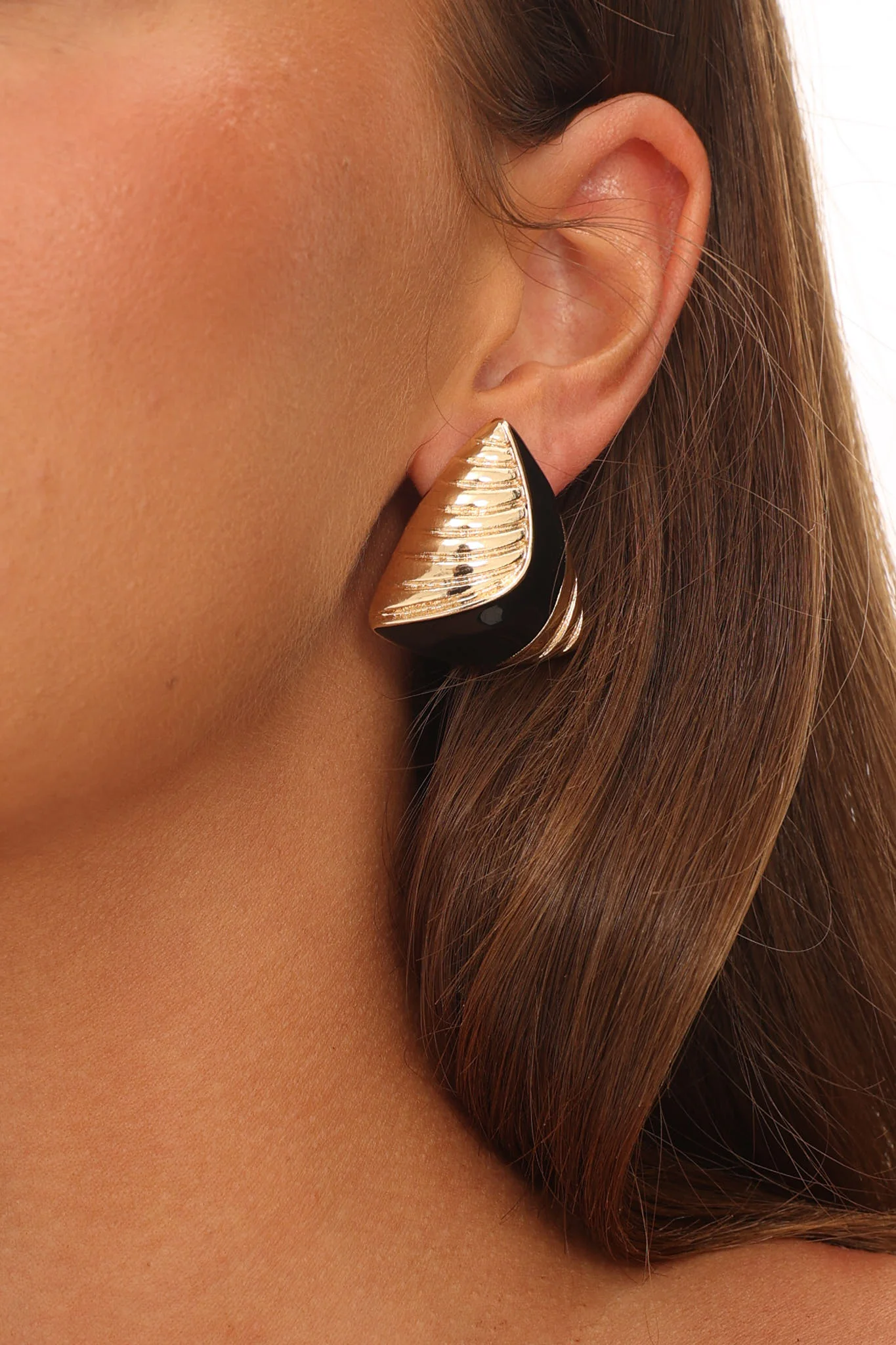 Beverly Triangle Earrings Gold/Black - Image 3