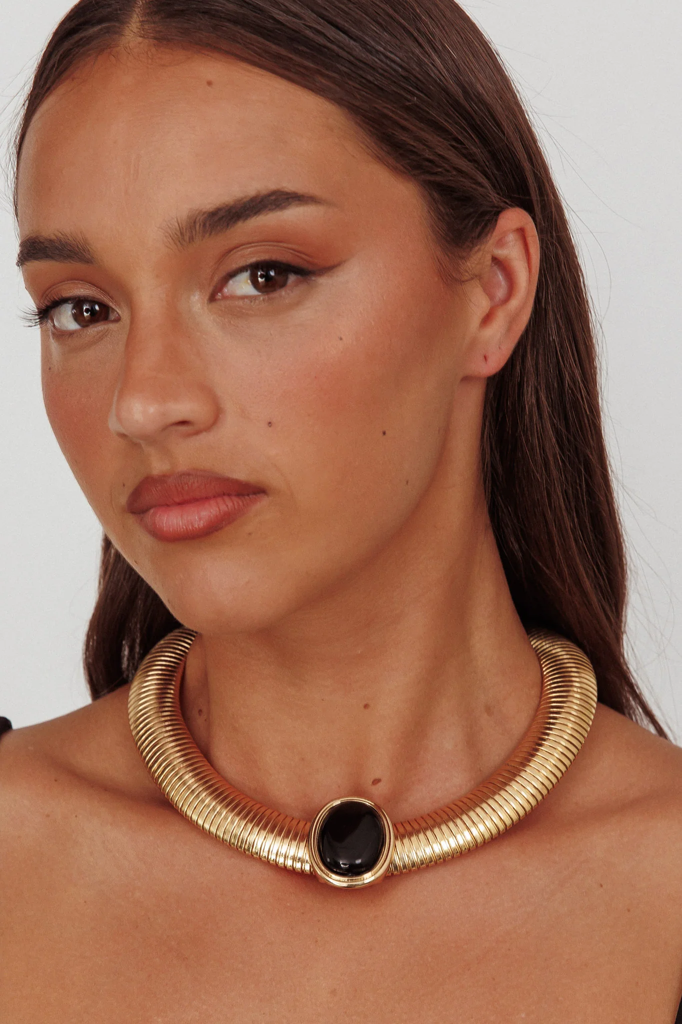 Cleopatra Oval Pendant Necklace Gold Black - Image 3
