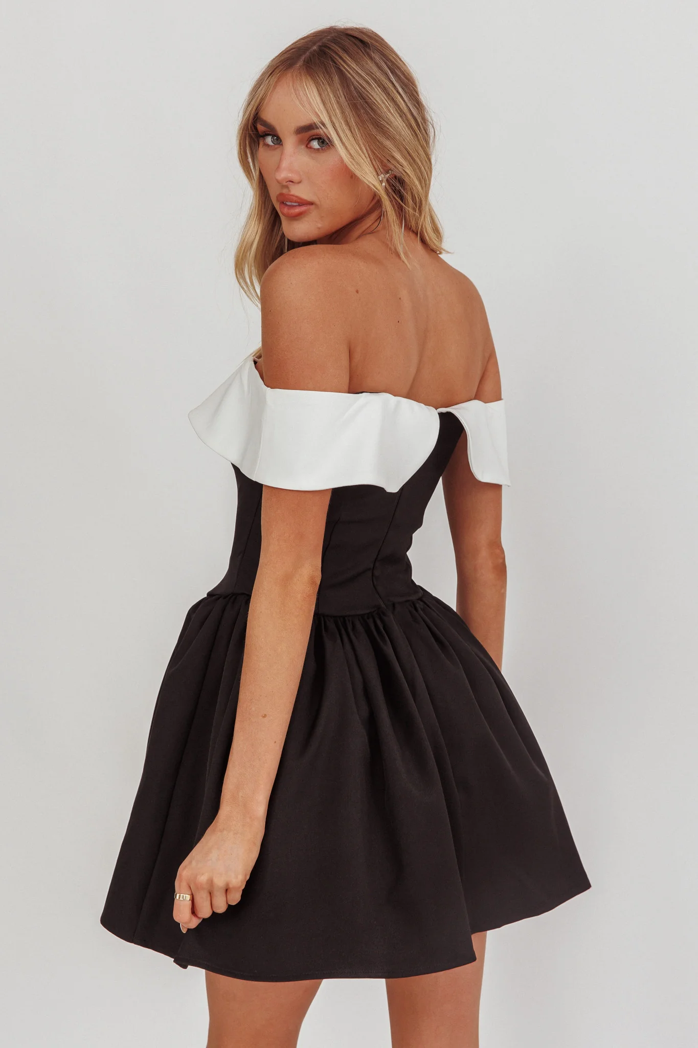 Grace Kelly Contrast Off-Shoulder Mini Dress Black - Image 3