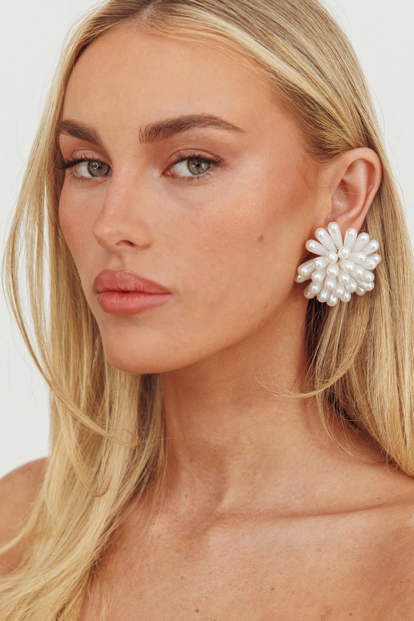 Mira Firework Cluster Earrings Pearl - Image 2