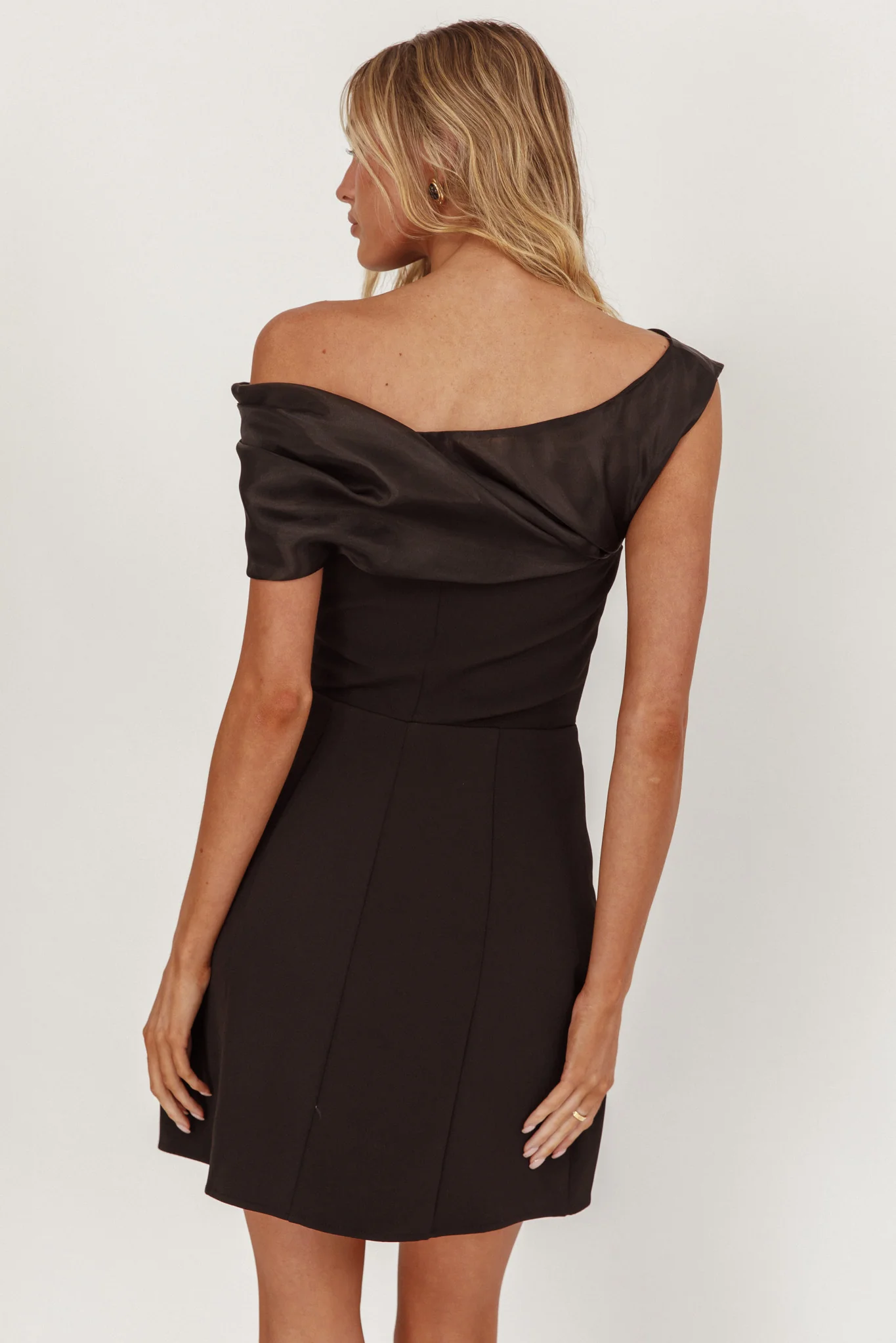 Vienna Nights Off-Shoulder A-Line Mini Dress Black - Image 2